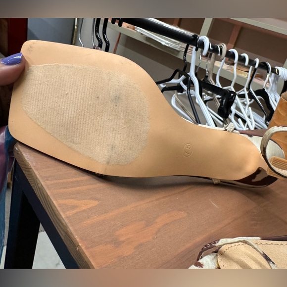 Heeled sandals - Picture 3 of 3